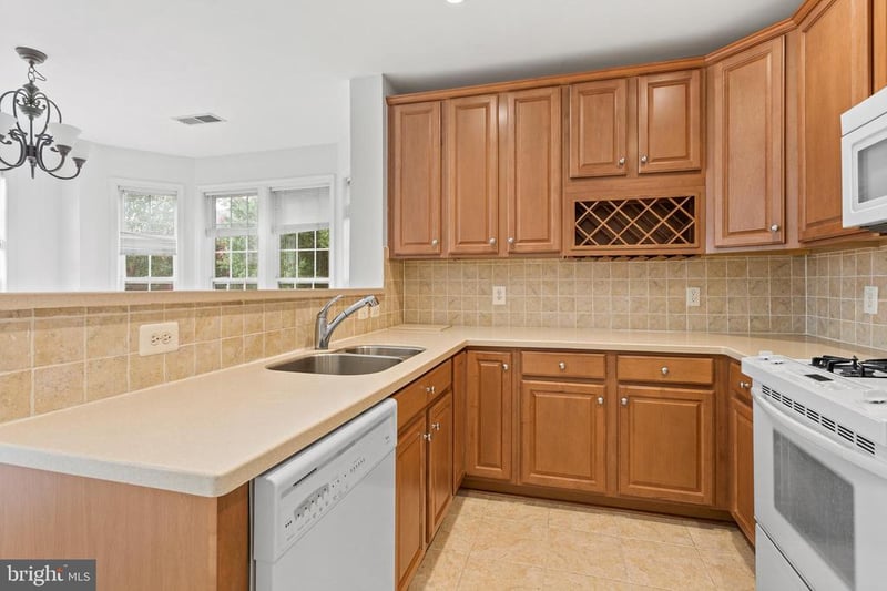 1002 Elmcroft Blvd #203, Rockville, MD 20850