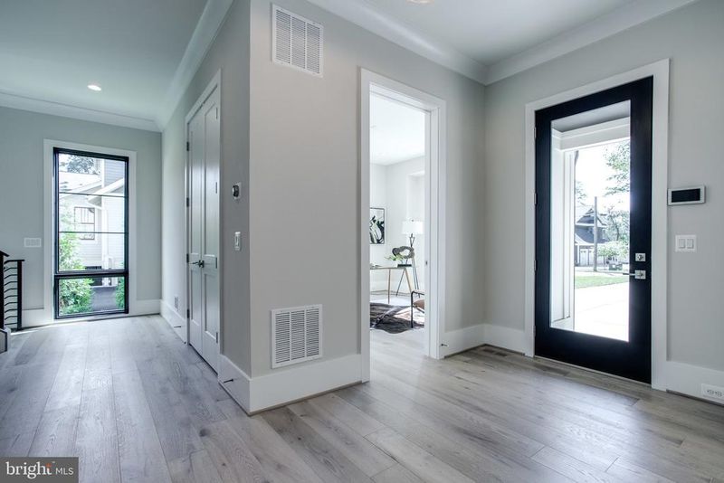 318 Owaissa Rd SE, Vienna, VA 22180