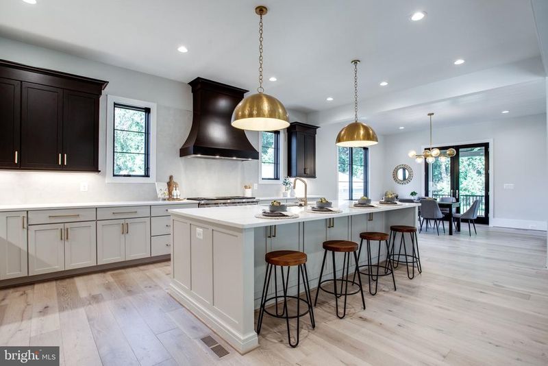 318 Owaissa Rd SE, Vienna, VA 22180