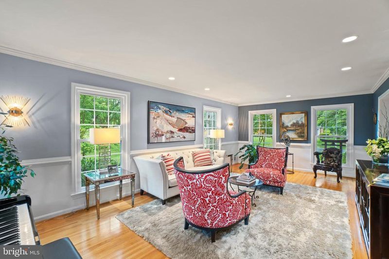 8820 Maxwell Dr, Potomac, MD 20854