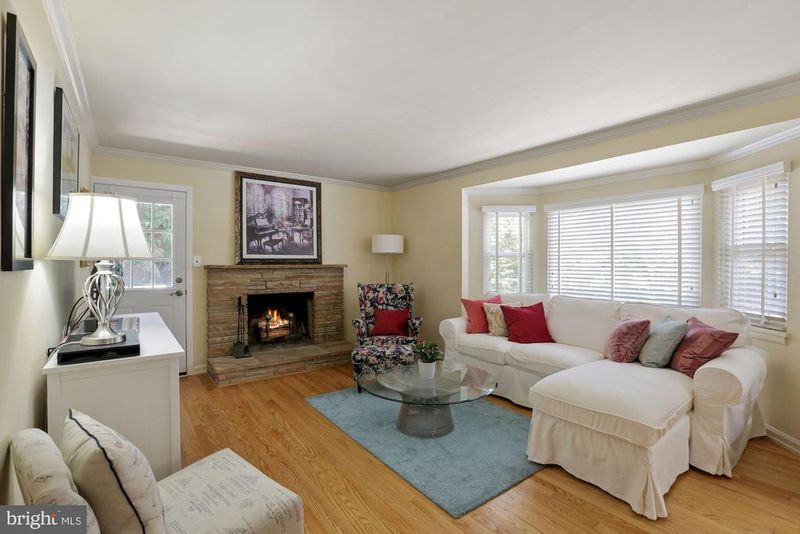 908 Buckingham Dr, Silver Spring, MD 20901