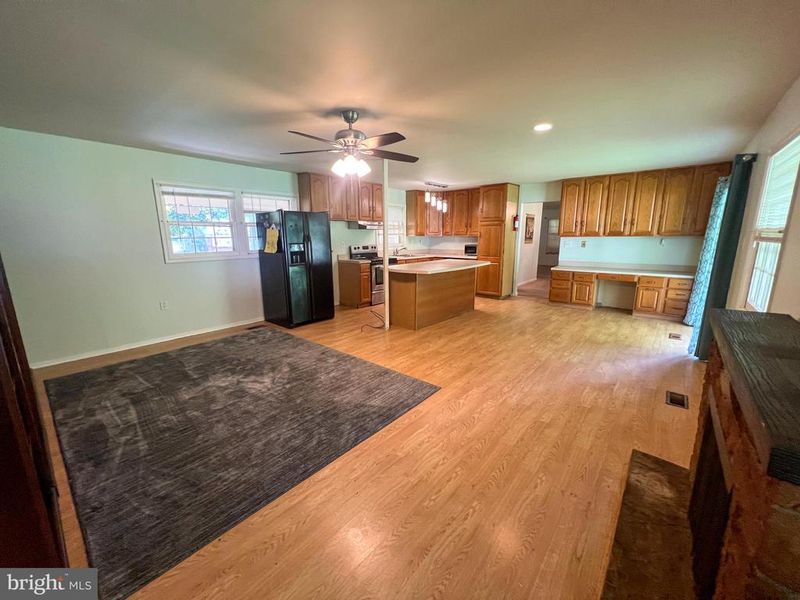 2931 Birchtree Ln, Silver Spring, MD 20906