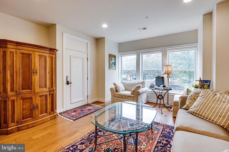 622 E Howell Ave #101, Alexandria, VA 22301