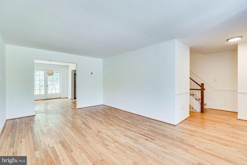 2186 Golf Course Dr, Reston, VA 20191