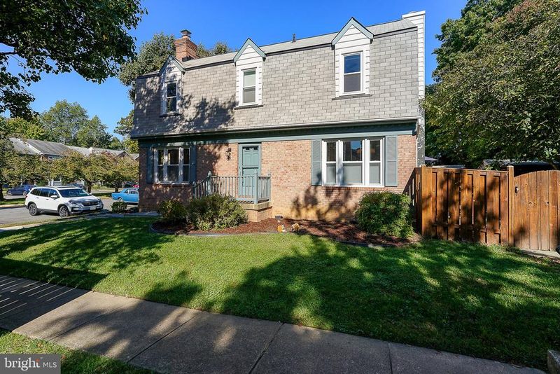 7962 Yancey Dr, Falls Church, VA 22042
