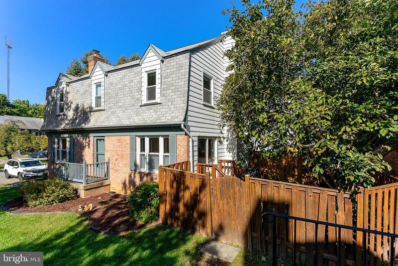 7962 Yancey Dr, Falls Church, VA 22042