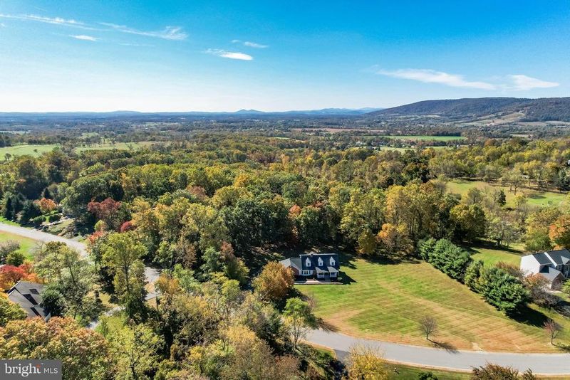 18180 Turnberry Dr, Round Hill, VA 20141
