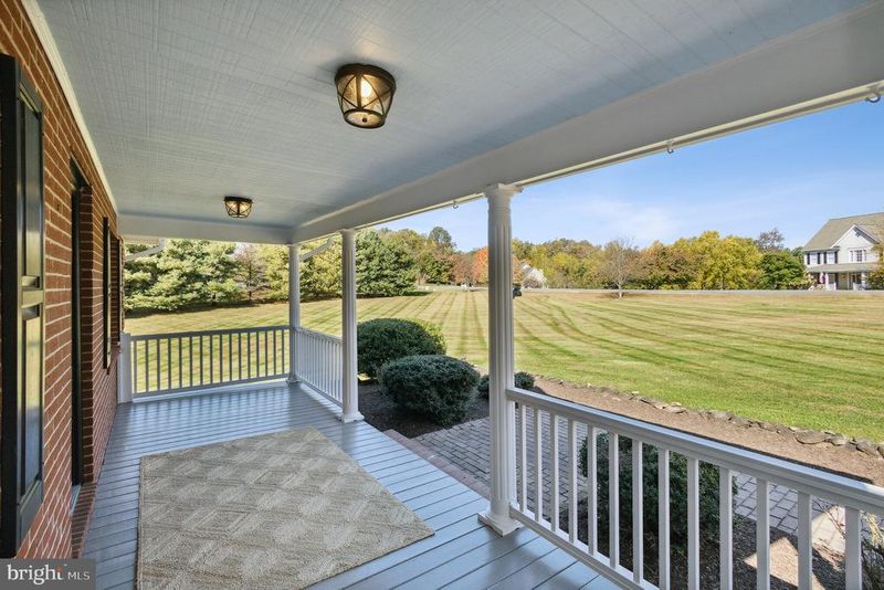 18180 Turnberry Dr, Round Hill, VA 20141
