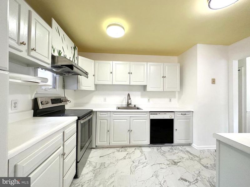 4 Renmark Ct, Gaithersburg, MD 20878