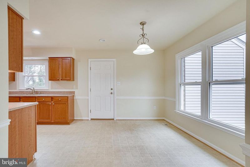 8632 Ambrose Ct, Manassas, VA 20109