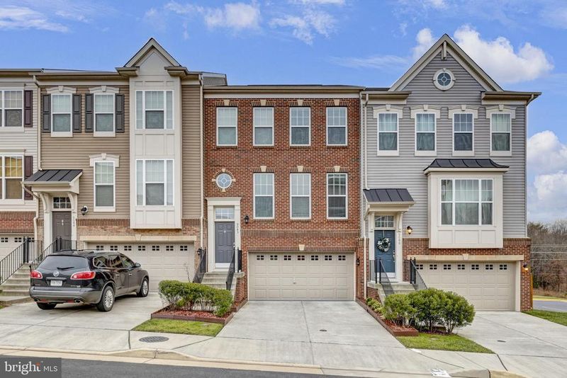 9045 Christopher Ln, Manassas Park, VA 20111