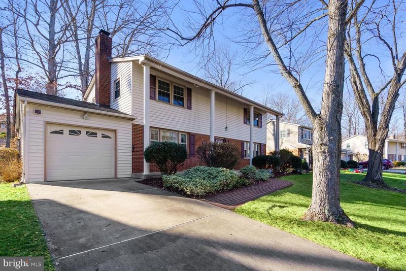 9405 Elk Dr, Springfield, VA 22153