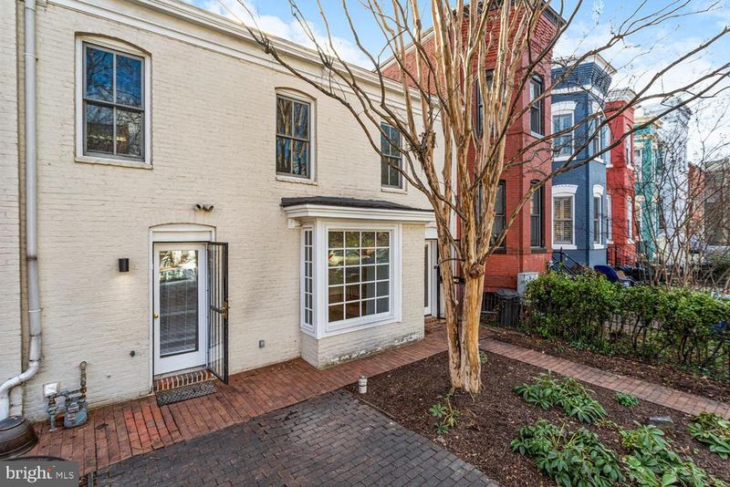 653 G St SE, Washington, DC 20003