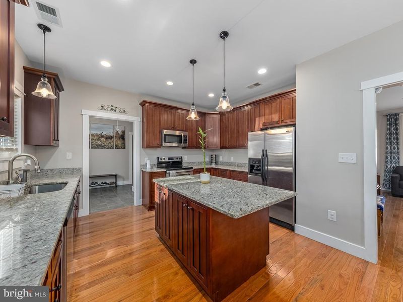 18618 Old Triangle Rd, Triangle, VA 22172