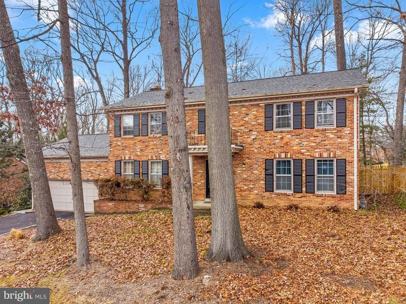 11216 Willowbrook Dr, Potomac, MD 20854