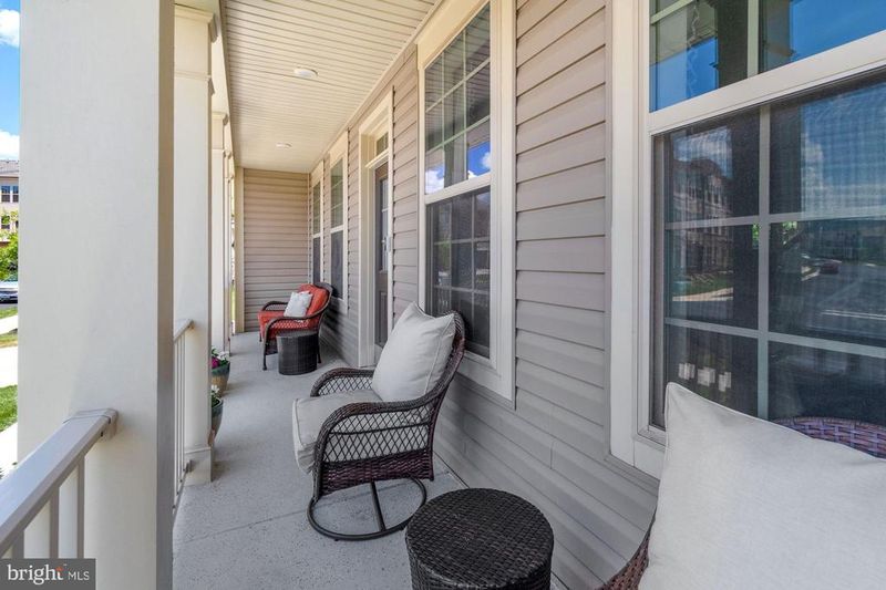 1008 Saxton Dr, Frederick, MD 21702