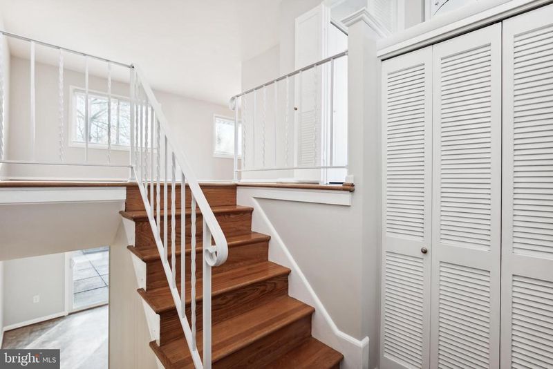 6001 Meriwether Ln, Springfield, VA 22150