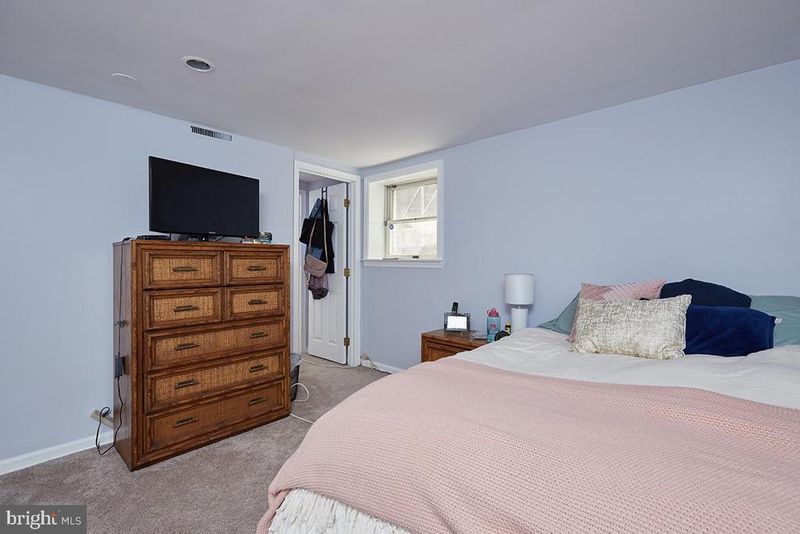 1331 35th St NW #1, Washington, DC 20007