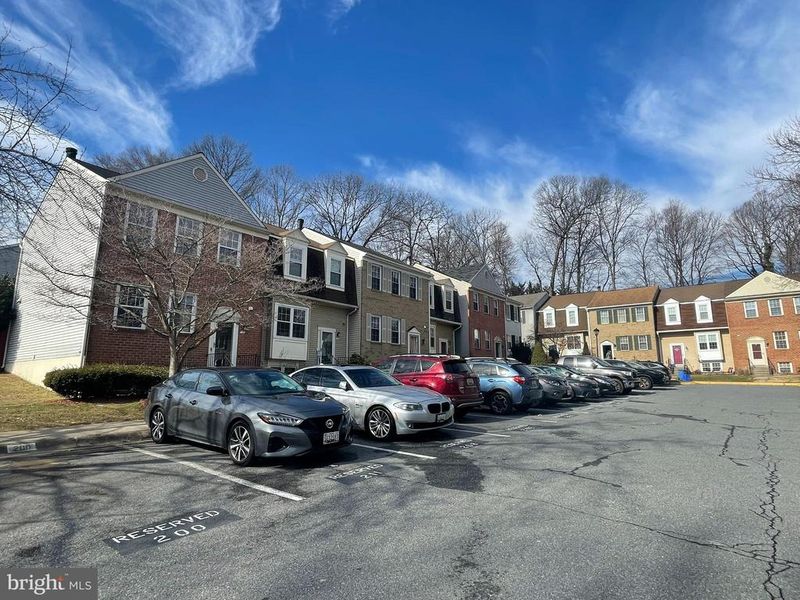 2 Grotto Ct, Germantown, MD 20874