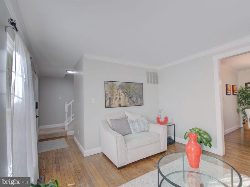 932 Windmill Ln, Silver Spring, MD 20905