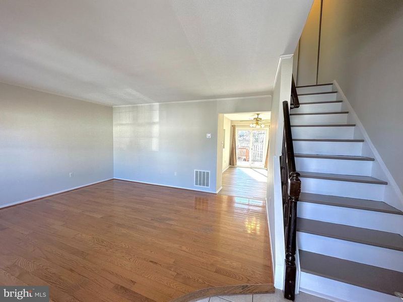 402 Carousel Ct, Gaithersburg, MD 20877