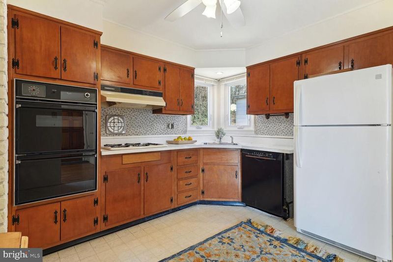 7222 Patterson St, Lanham, MD 20706
