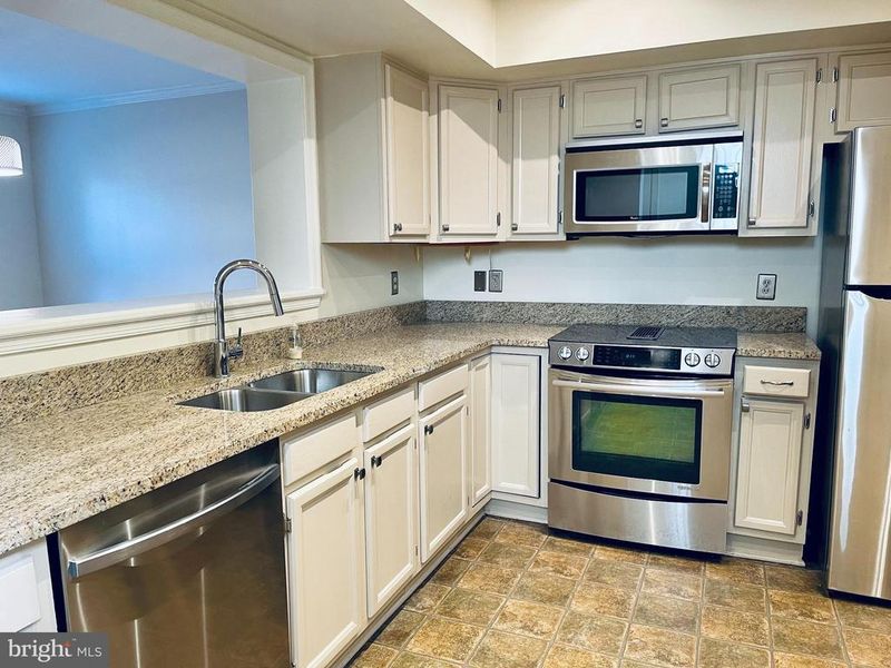 1814 Duffield Ln, Alexandria, VA 22307