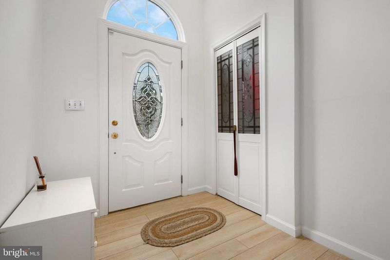 11407 Georgetowne Dr, Potomac, MD 20854