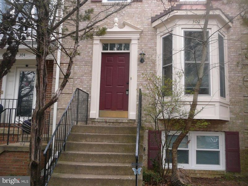 302 Harrogate Rd, Fredericksburg, VA 22406