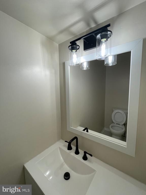 3 Silver Moon Dr, Silver Spring, MD 20904