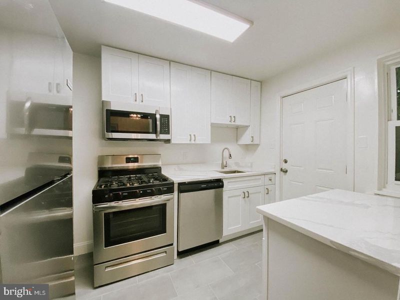 44 E Rosemont Ave, Alexandria, VA 22301
