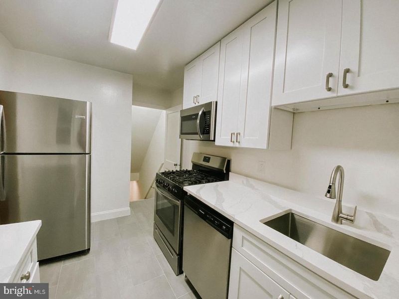 44 E Rosemont Ave, Alexandria, VA 22301