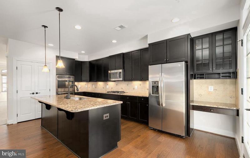 42101 Piebald Sq, Aldie, VA 20105