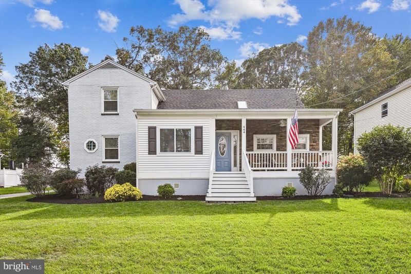 444 Maple Leaf Dr, Edgewater, MD 21037