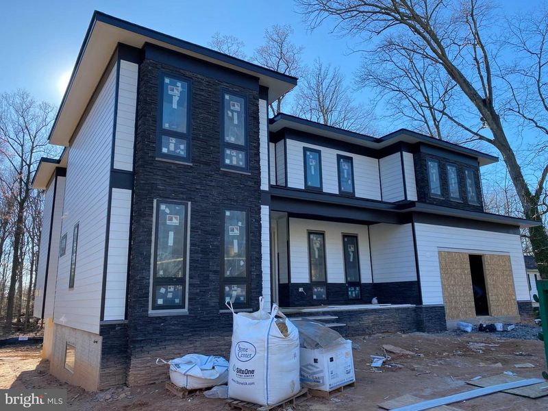 5830 Fitzhugh St, Burke, VA 22015