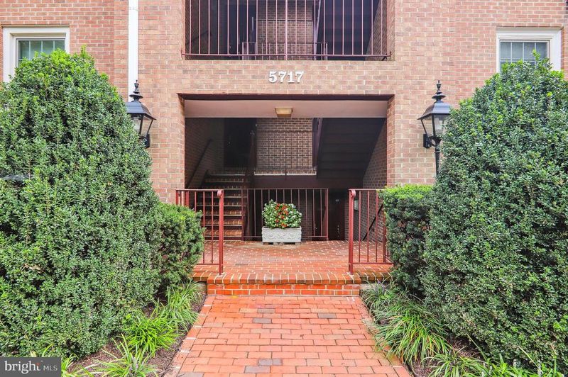 5717 Brewer House Cir #102, Rockville, MD 20852