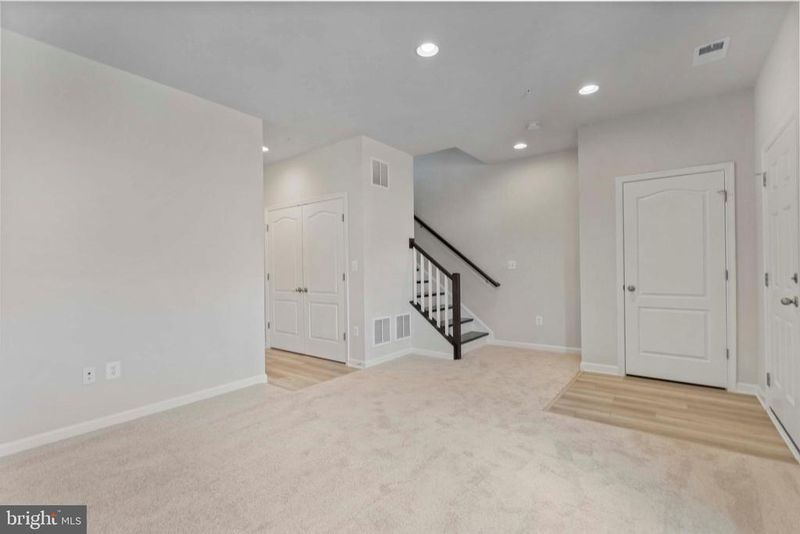 1727 Evansberry Dr, Frederick, MD 21701