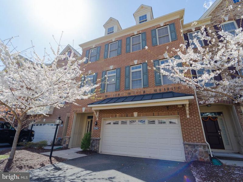 22595 Windsor Locks Sq, Ashburn, VA 20148