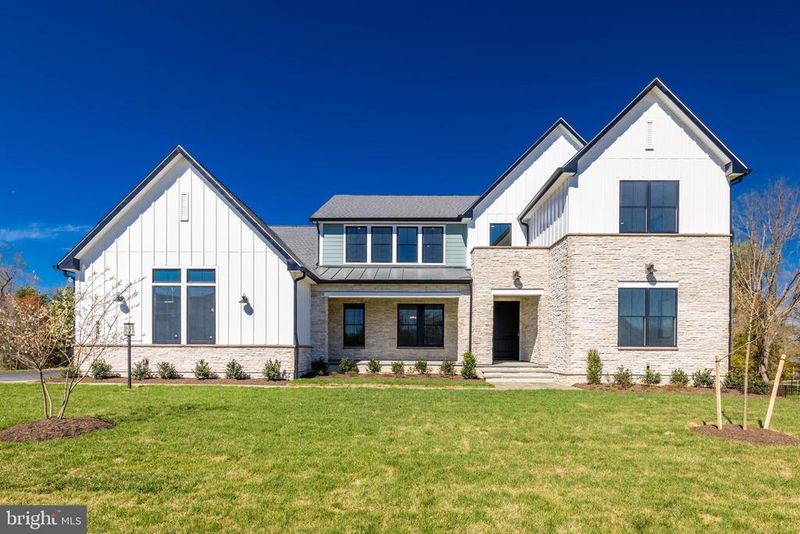666 Stratford Hill Ct, Great Falls, VA 22066