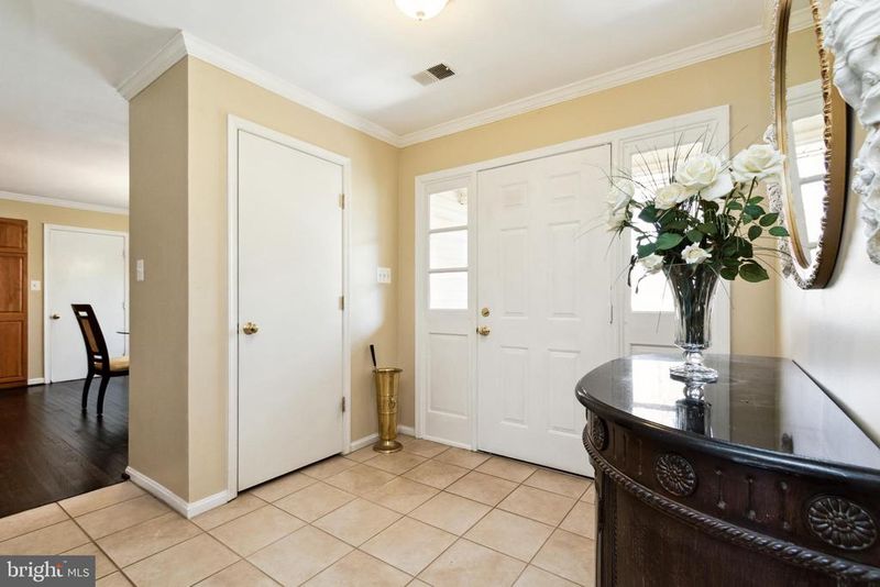 10801 Midsummer Dr, Reston, VA 20191