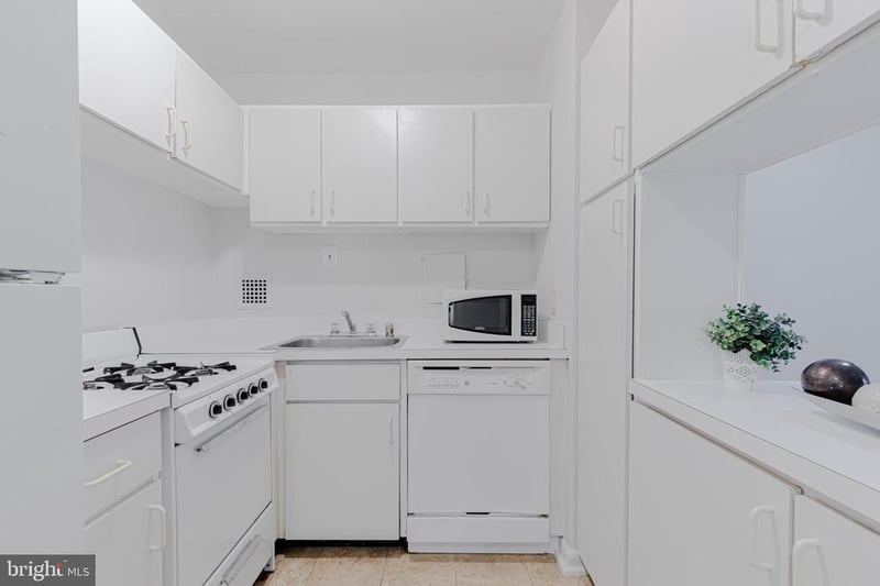 950 25th St NW #327N, Washington, DC 20037