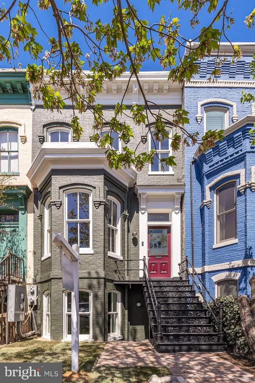 306 D St NE, Washington, DC 20002