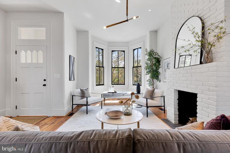 306 D St NE, Washington, DC 20002