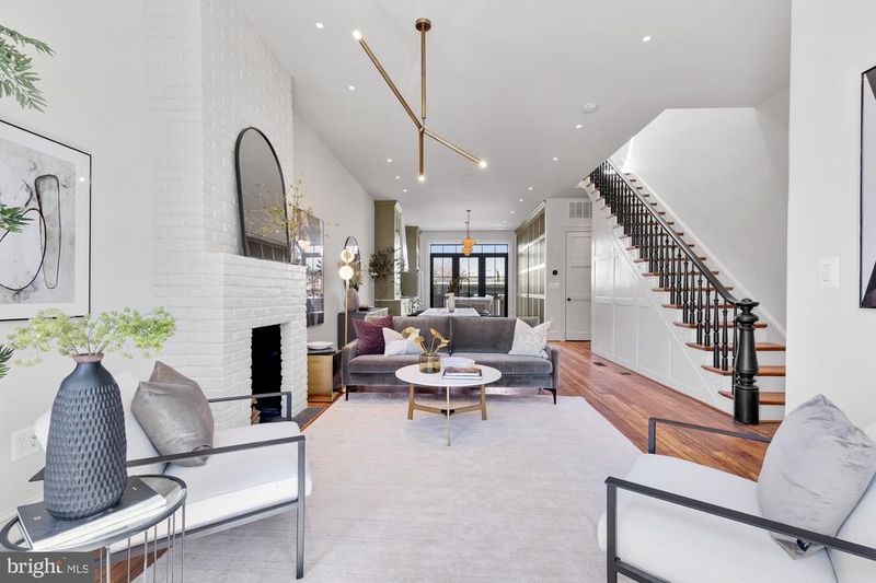 306 D St NE, Washington, DC 20002