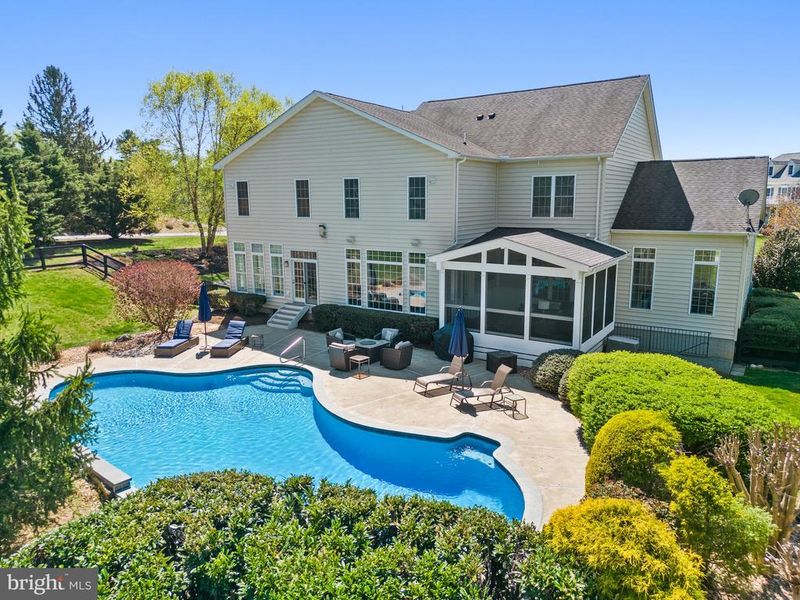 16926 Golden Leaf Ct, Hamilton, VA 20158