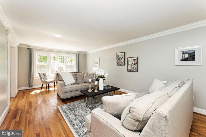 4642 Tara Dr, Fairfax, VA 22032