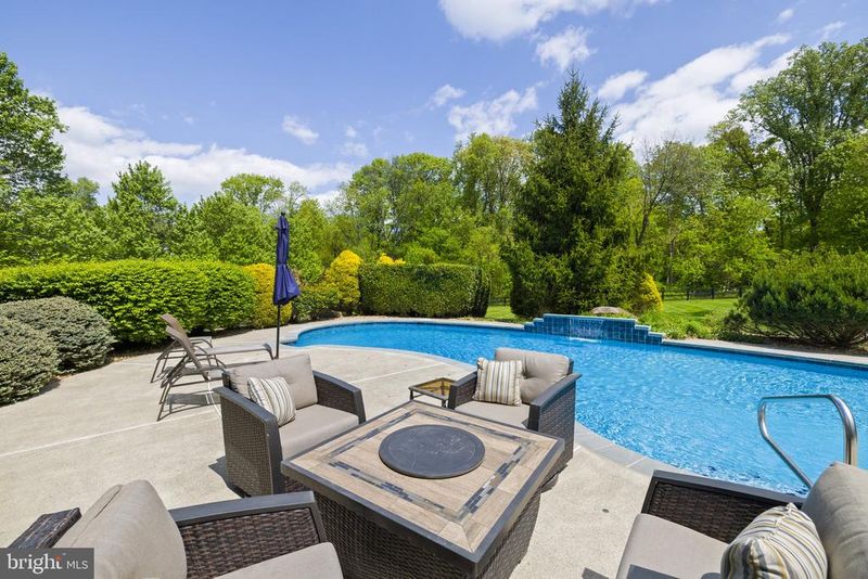 16926 Golden Leaf Ct, Hamilton, VA 20158
