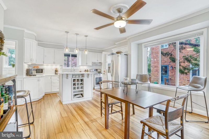 113 E Taylor Run Pw, Alexandria, VA 22314