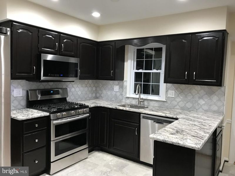 8530 Etta Dr, Springfield, VA 22152