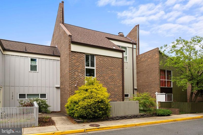 11368 Links Dr, Reston, VA 20190